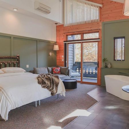 Outland Chalet & Suites Great Smoky Mountains Whittier Экстерьер фото