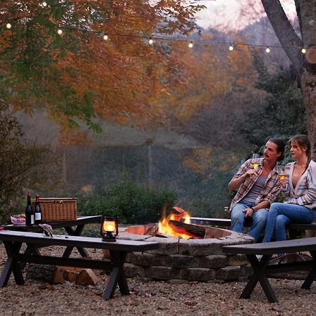 Outland Chalet & Suites Great Smoky Mountains Whittier Экстерьер фото