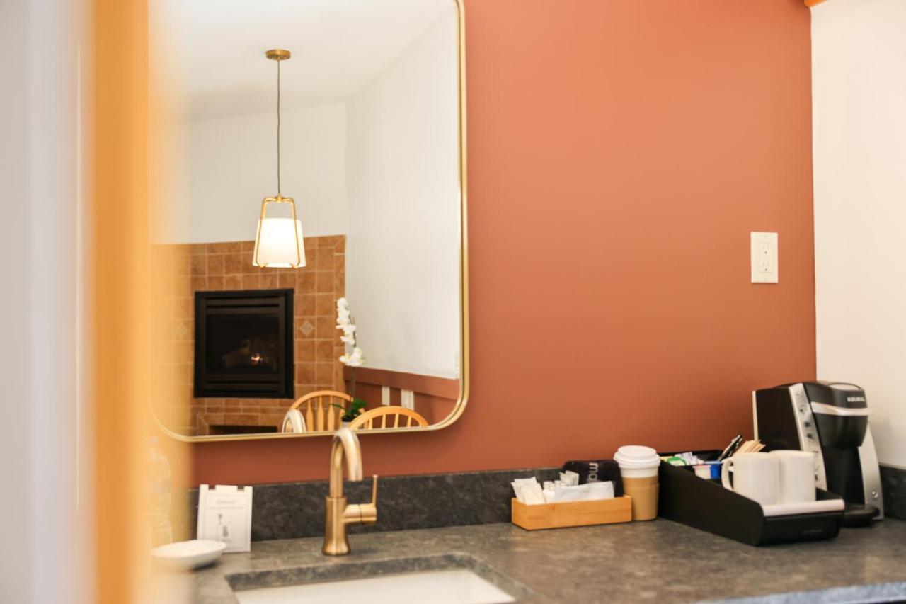 Outland Chalet & Suites Great Smoky Mountains Whittier Экстерьер фото