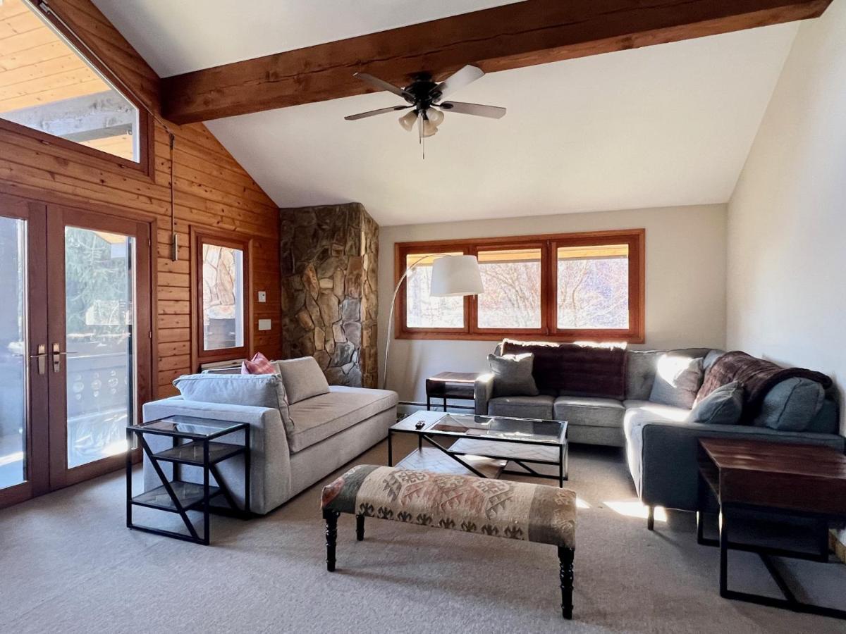 Outland Chalet & Suites Great Smoky Mountains Whittier Номер фото
