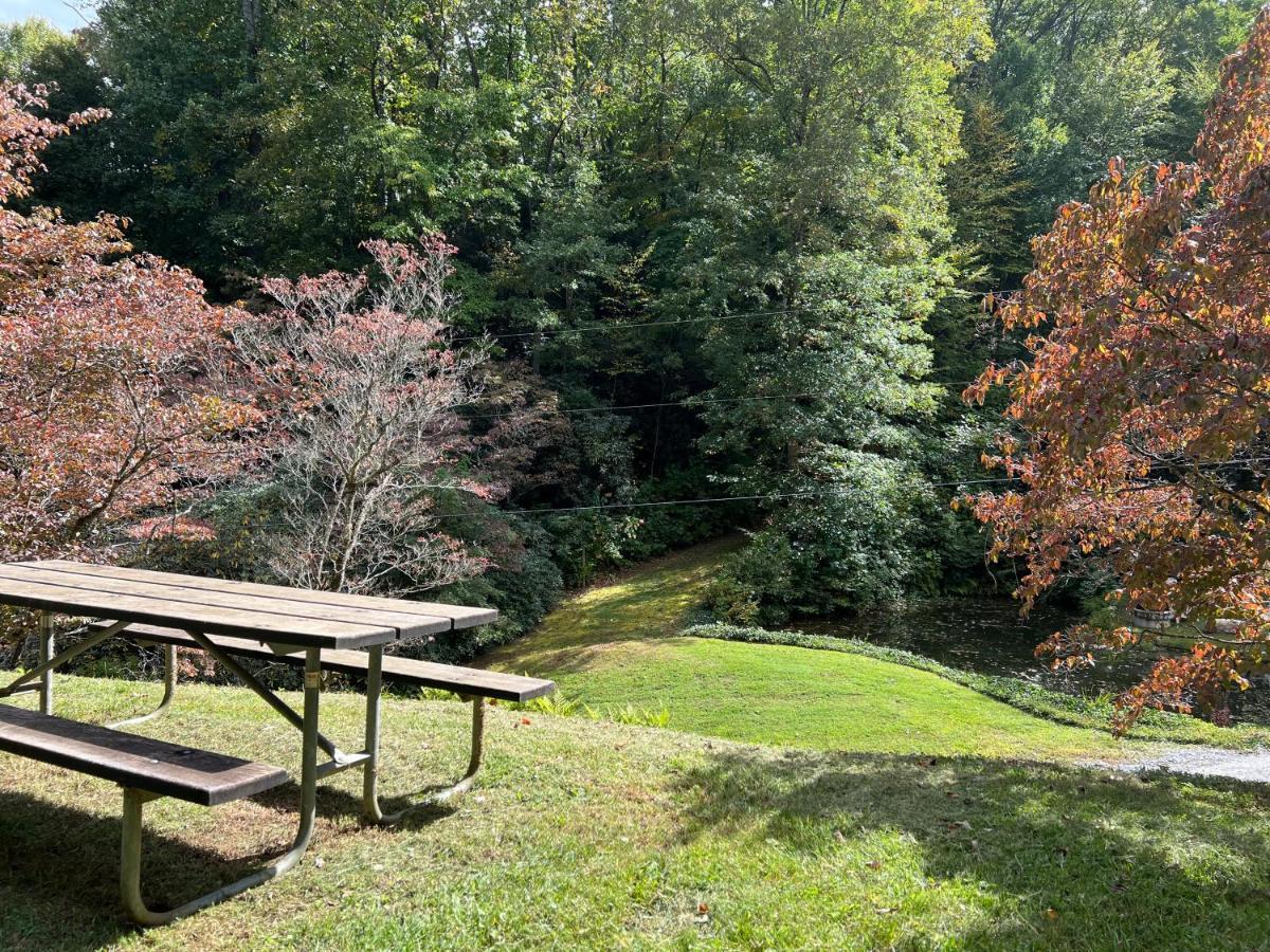 Outland Chalet & Suites Great Smoky Mountains Whittier Экстерьер фото