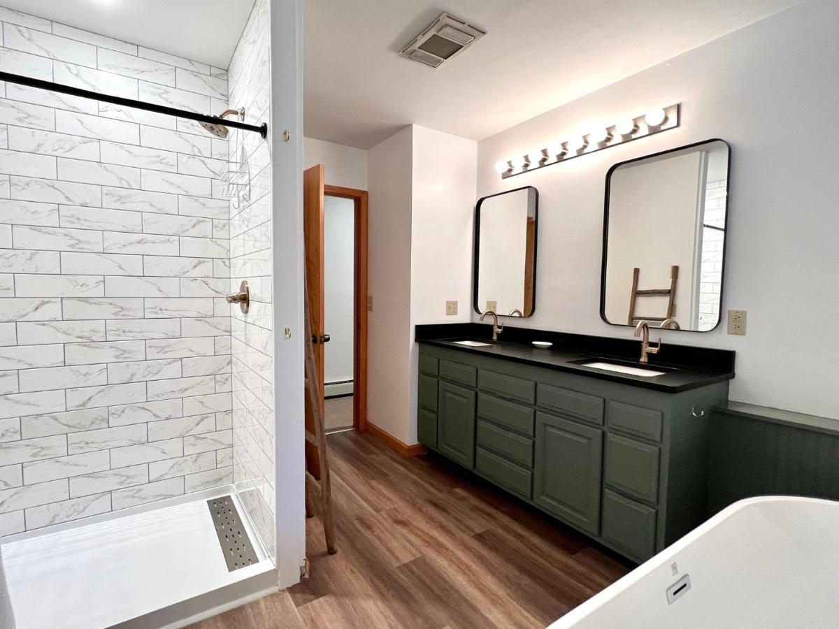 Outland Chalet & Suites Great Smoky Mountains Whittier Номер фото