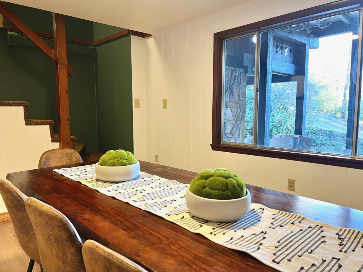 Outland Chalet & Suites Great Smoky Mountains Whittier Номер фото