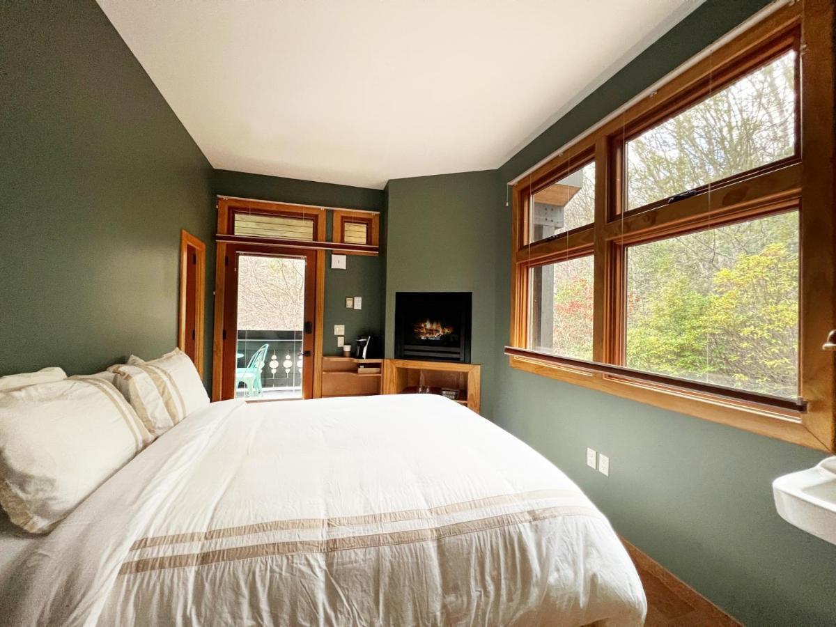 Outland Chalet & Suites Great Smoky Mountains Whittier Экстерьер фото